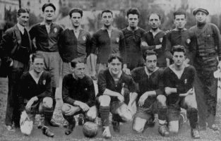 La squadra del Genoa 1924-1925 che per la prima volta cucì lo scudetto sulla maglia